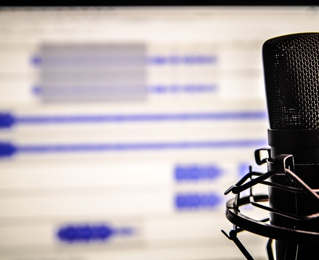 black-recordering-microphone-55800